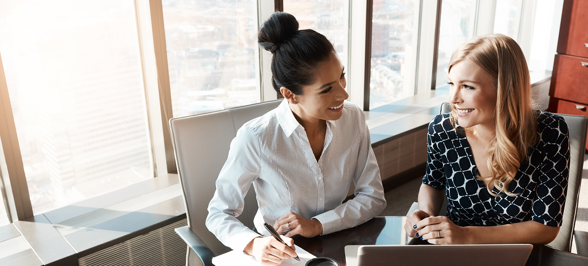 Insurance adviser discussing tailored insurance solutions with a client during a one-on-one consultation.